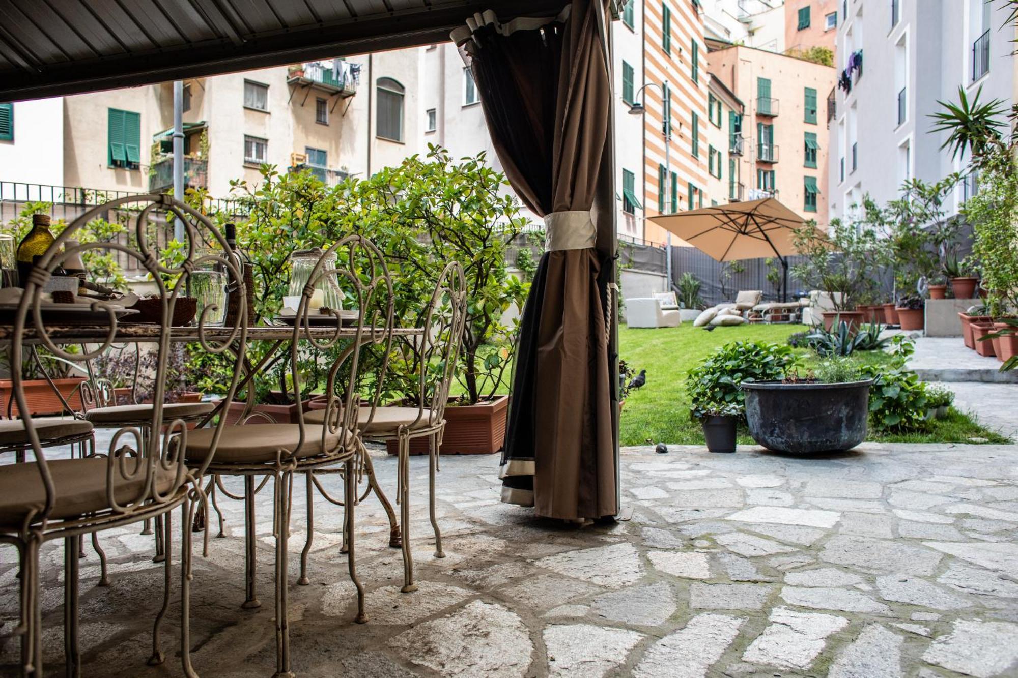 Giardino In Centro Storico -Appartamento Con Giardino, Genova Centro Storico, Acquario エクステリア 写真